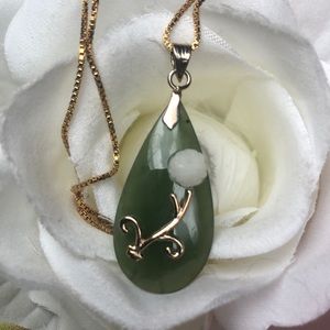 vintage jade 10k gold/mother of pearl necklace